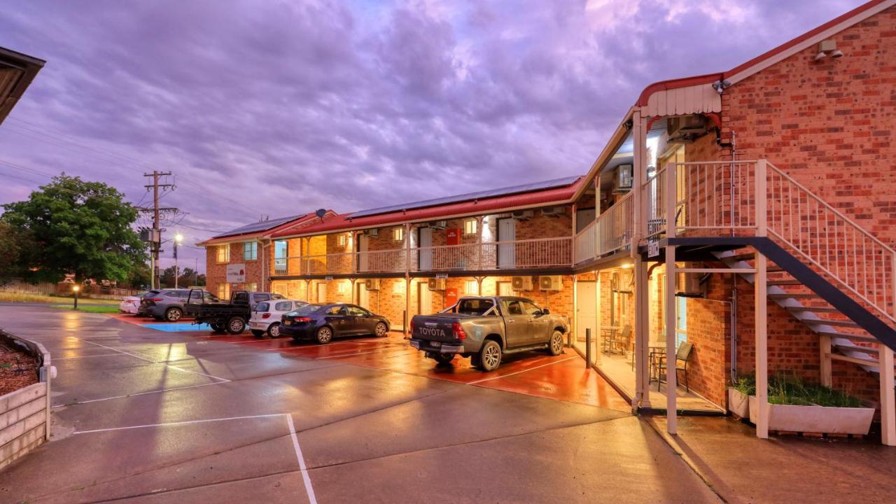 Canowindra Riverview Motel Екстер'єр фото