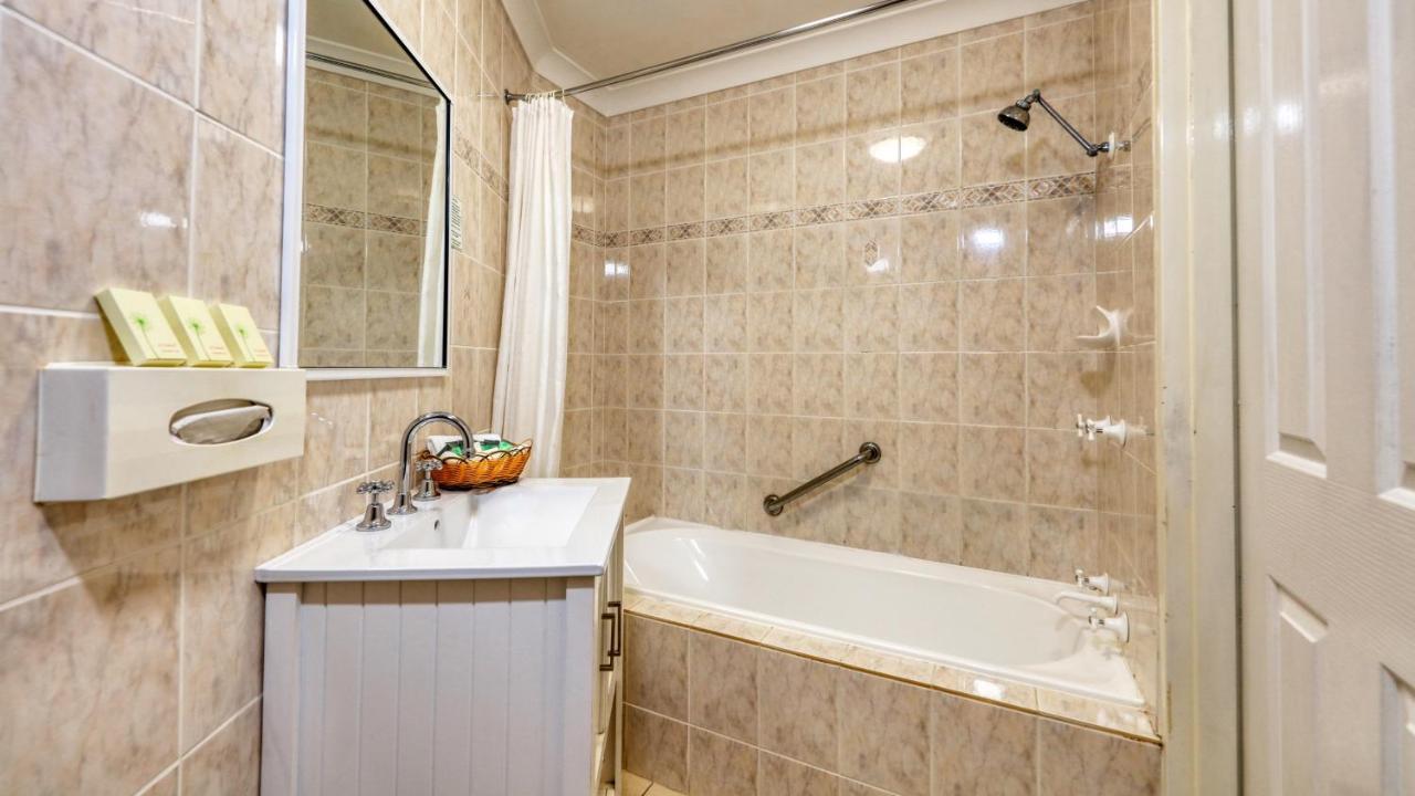 Canowindra Riverview Motel Екстер'єр фото