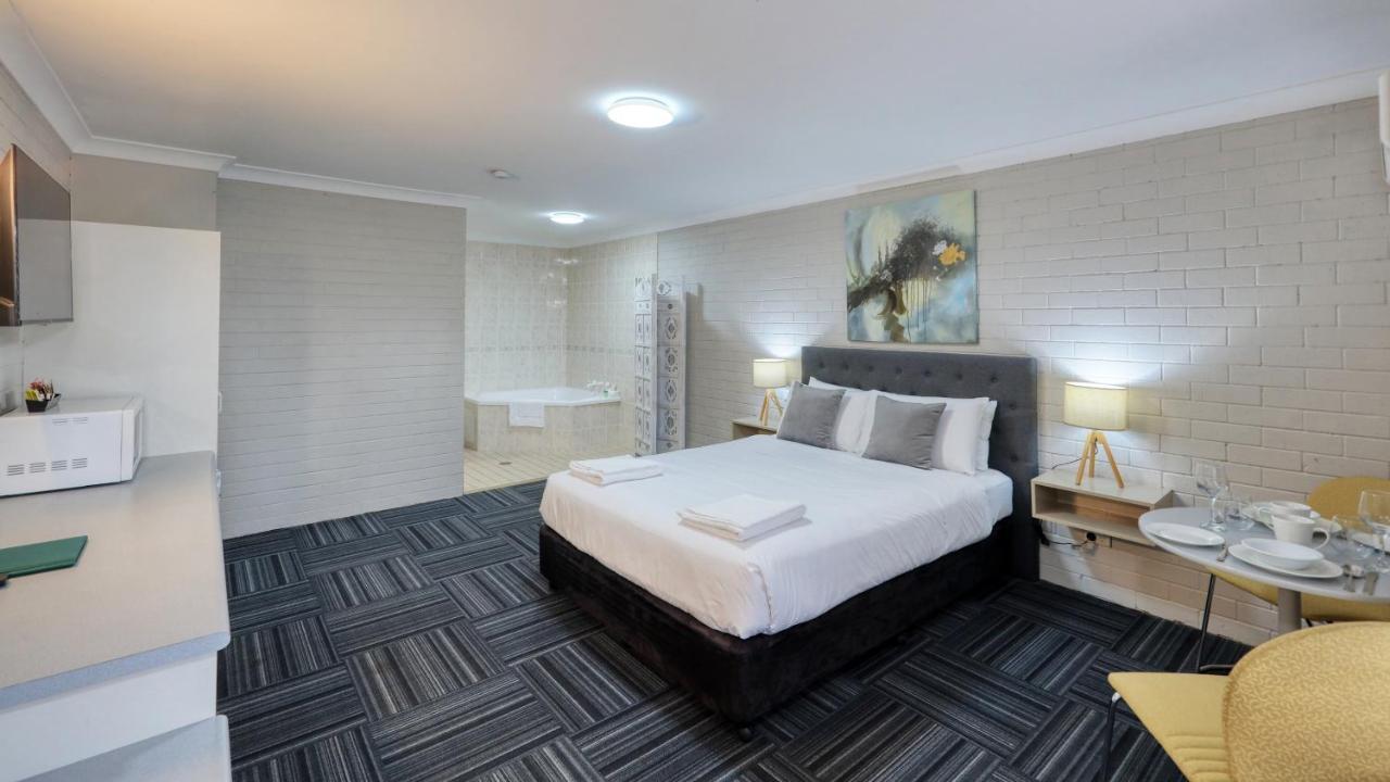 Canowindra Riverview Motel Екстер'єр фото