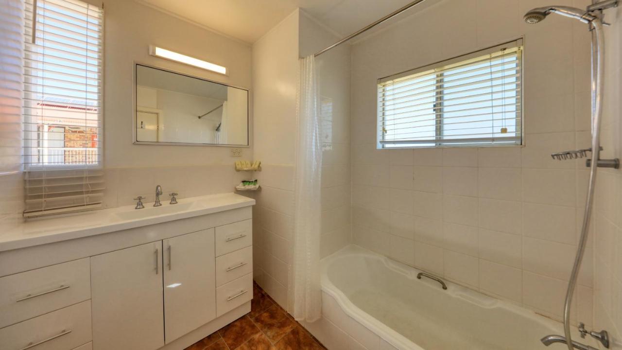 Canowindra Riverview Motel Екстер'єр фото