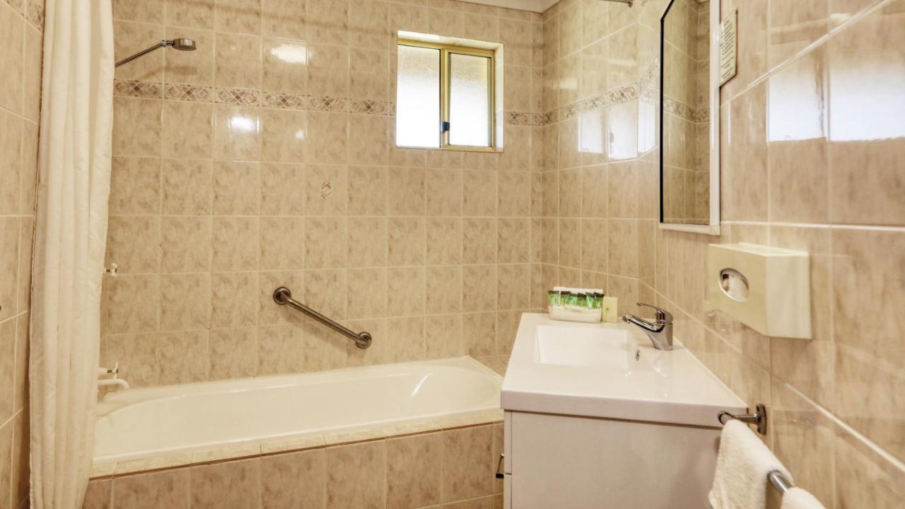 Canowindra Riverview Motel Екстер'єр фото